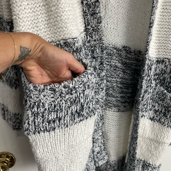 Micheal Kors sweater Medium - Picture 6 of 10